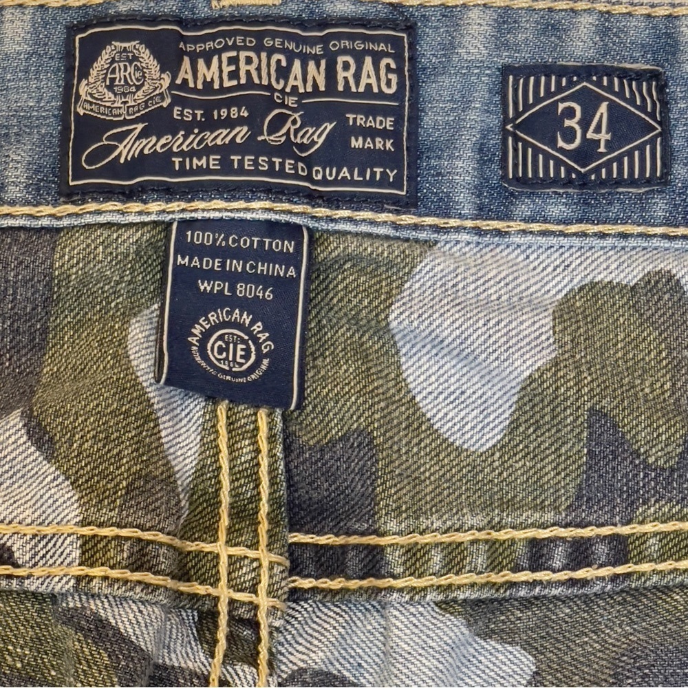 American Rag Men’s Distressed Jeans Size 34 Light Wash Camo Detail - Picture 11 of 15